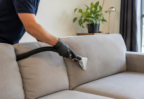 Nettoyage de canapé en profondeur à Montréal-la-Cluse